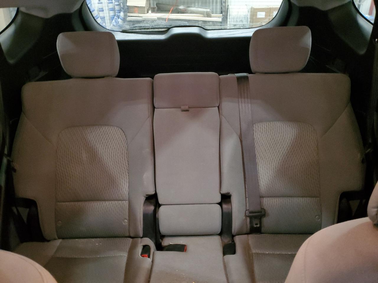 2016 Hyundai Santa Fe - Image 10
