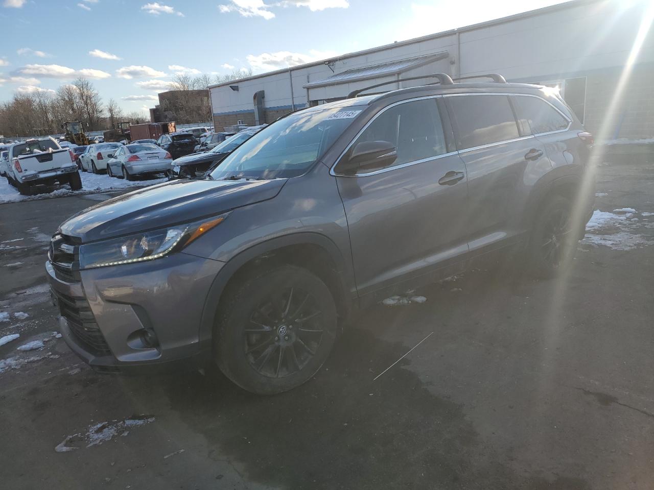 2019 Toyota Highlander - Image 1