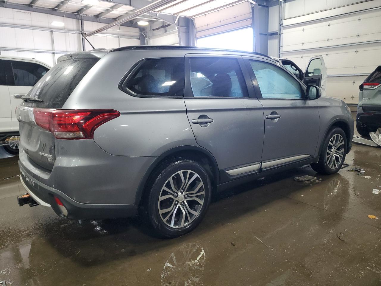 2016 Mitsubishi Outlander - Image 3