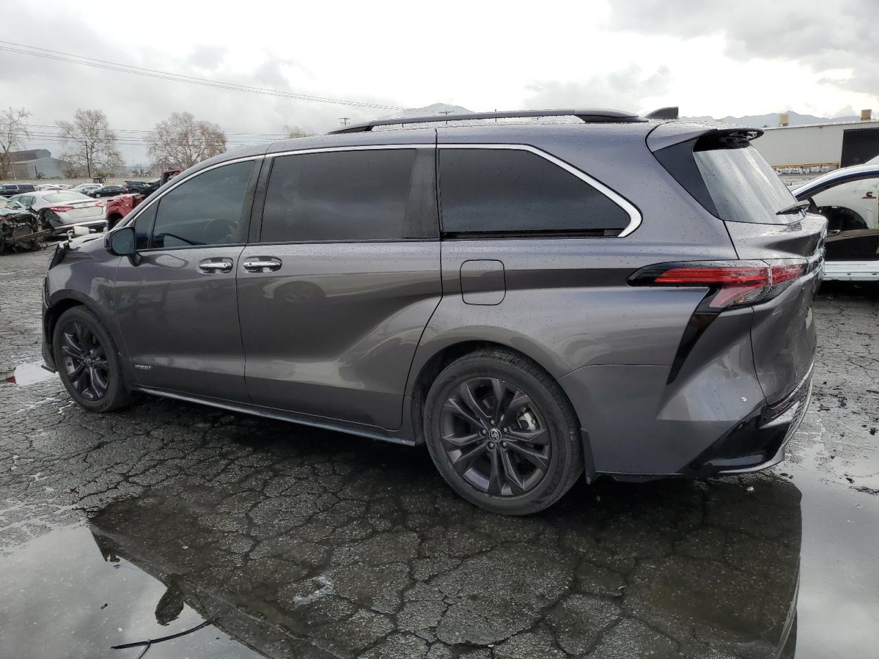 2021 Toyota Sienna - Image 2