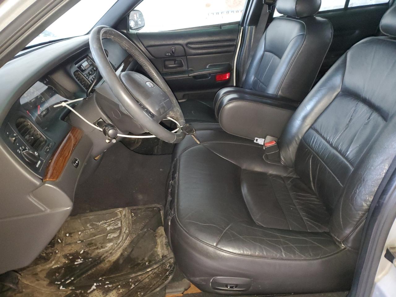 2002 Ford Crown Victoria - Image 7