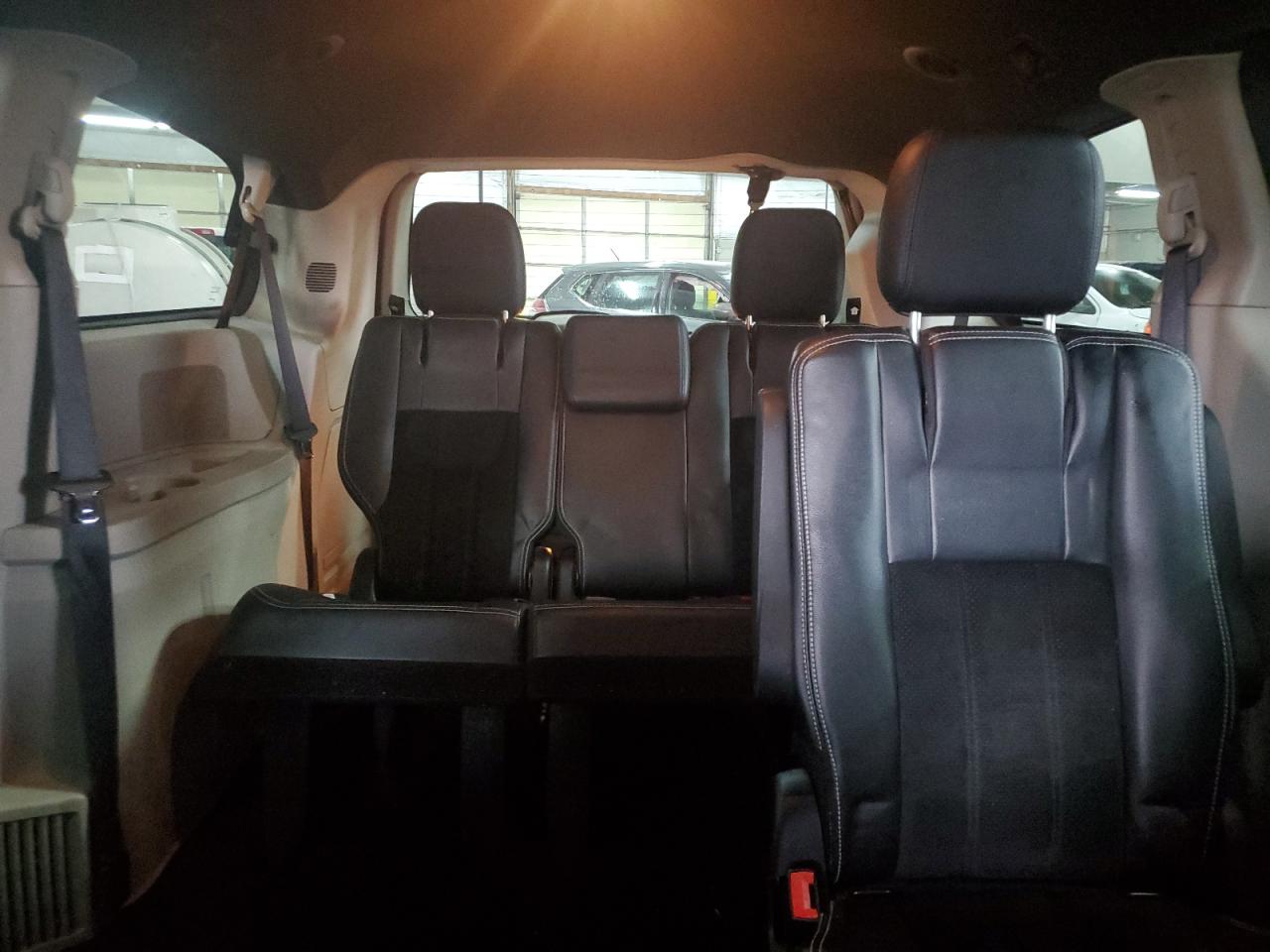 2017 Dodge Caravan - Image 10