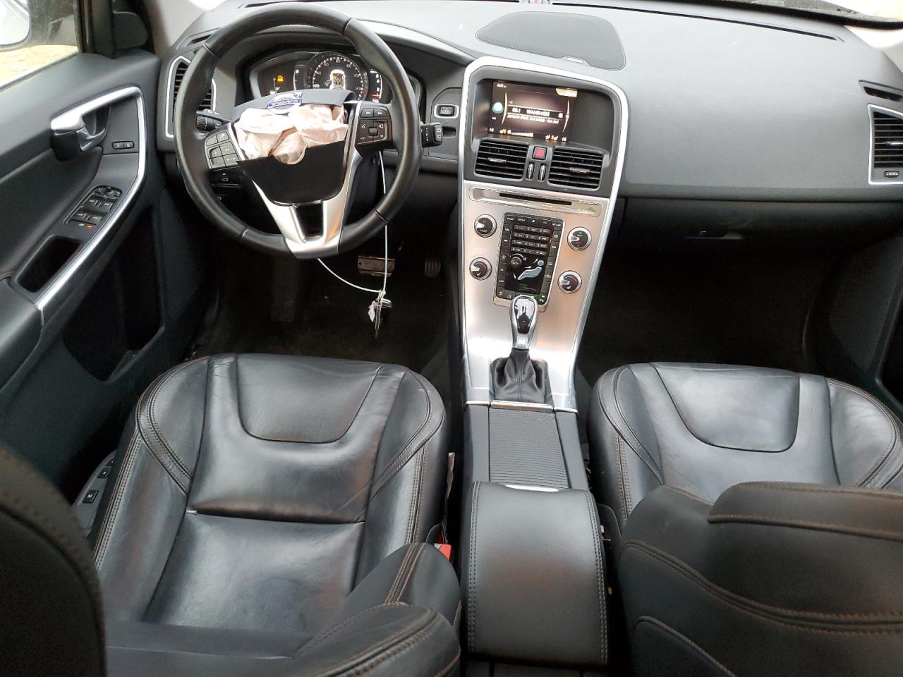 2017 Volvo XC60 - Image 8