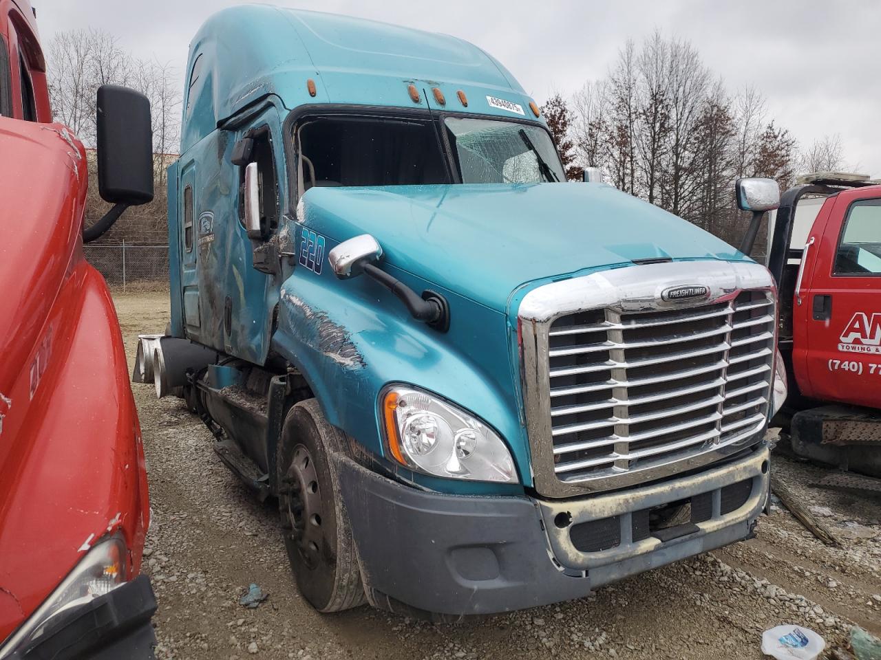 2015 Freightliner Cascadia 125 იყიდება Columbus-ში, OH - Rollover