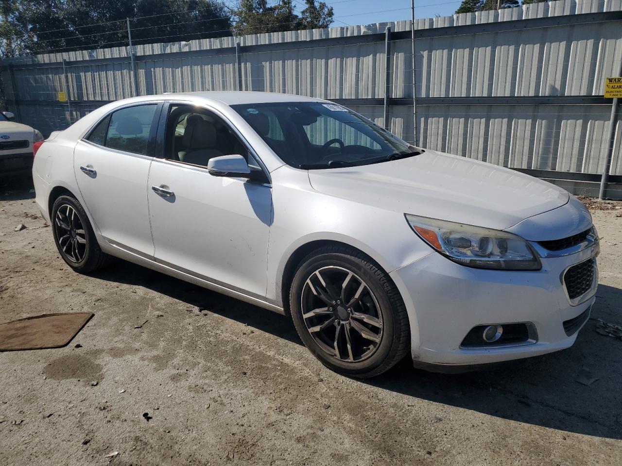 2016 Chevrolet Malibu - Image 4