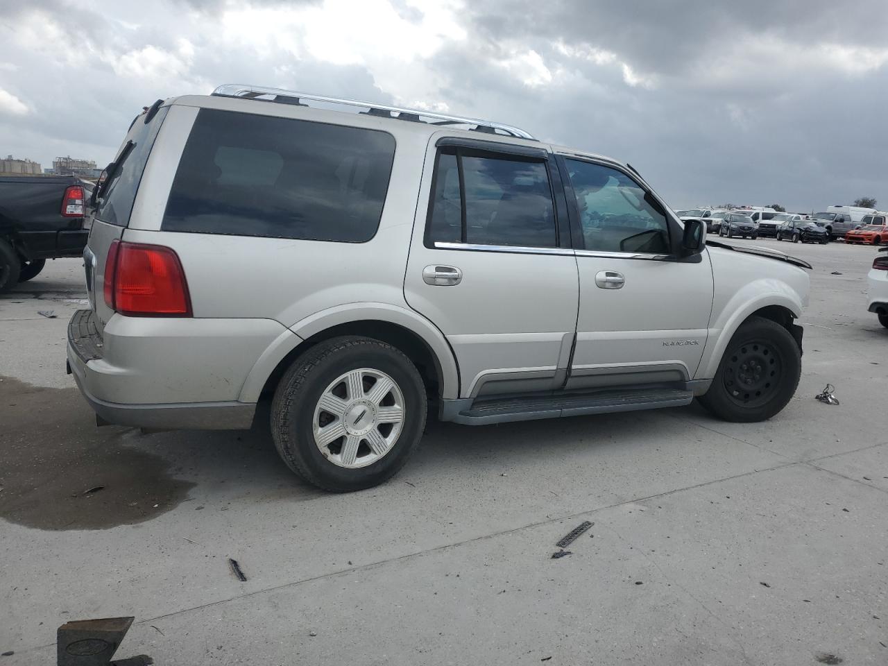 2003 Lincoln Navigator - Image 4