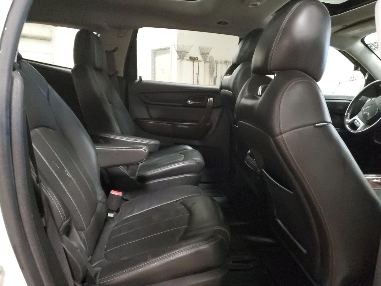 2014 Chevrolet Traverse - Image 11