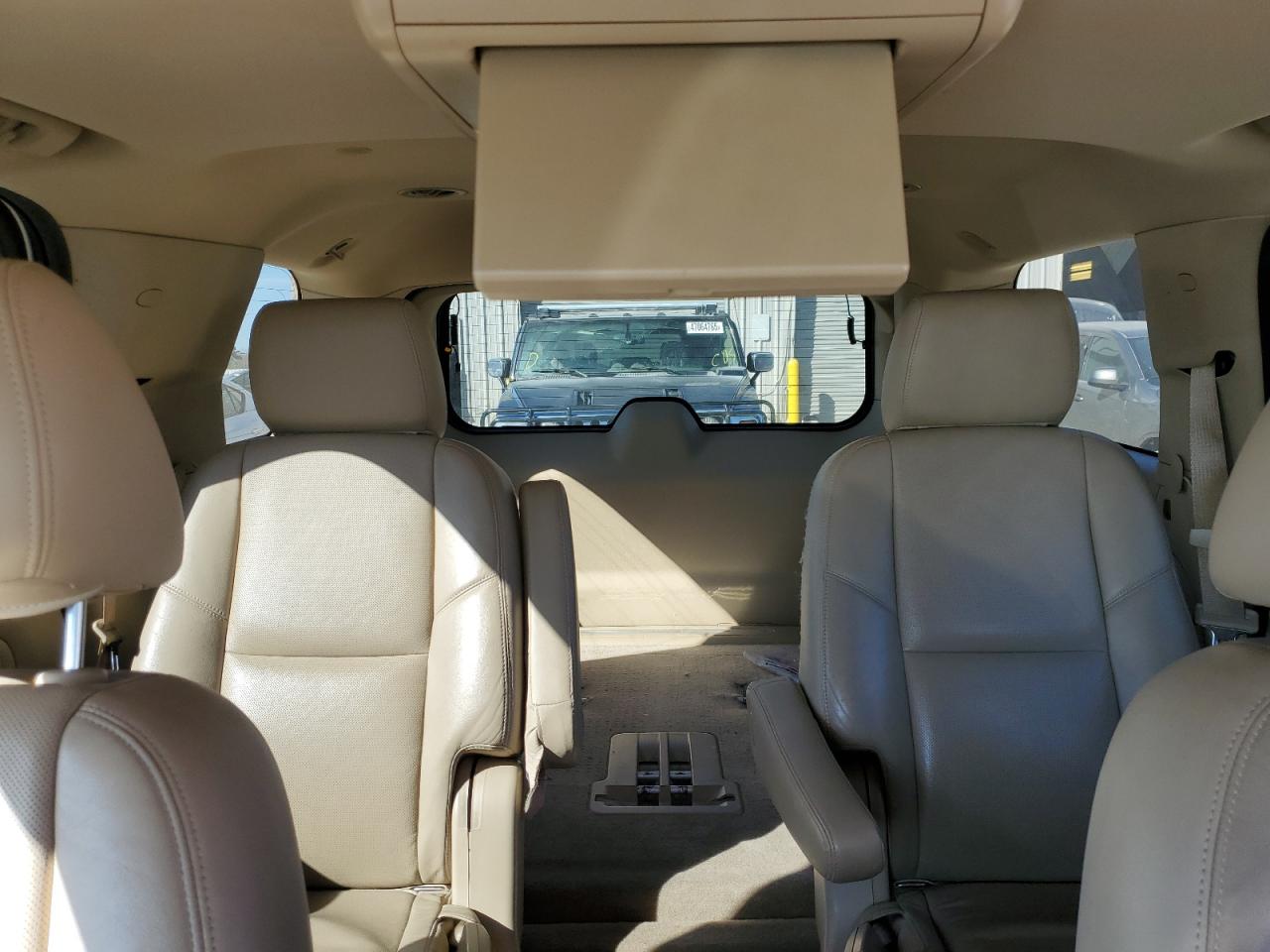 2012 Cadillac Escalade - Image 10