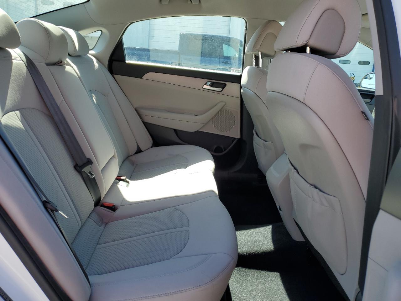 2016 Hyundai Sonata - Image 10