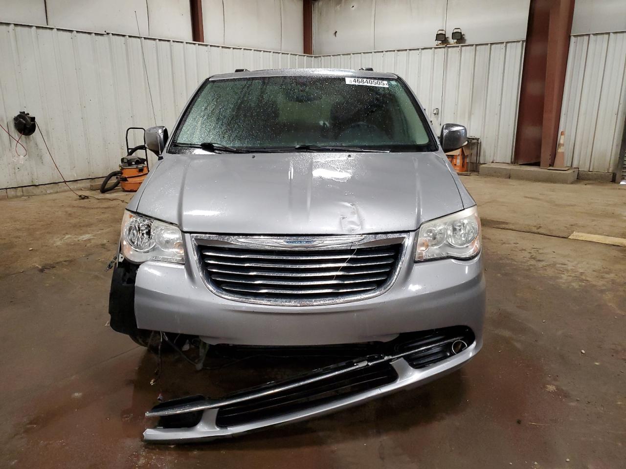 2014 Chrysler Town & Country - Image 5