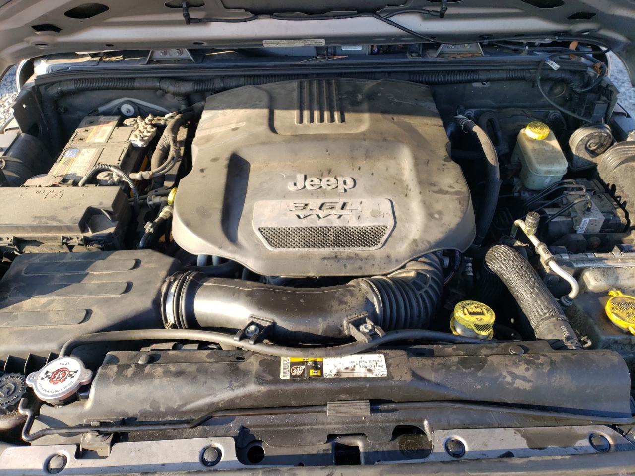 2013 Jeep Wrangler - Image 12