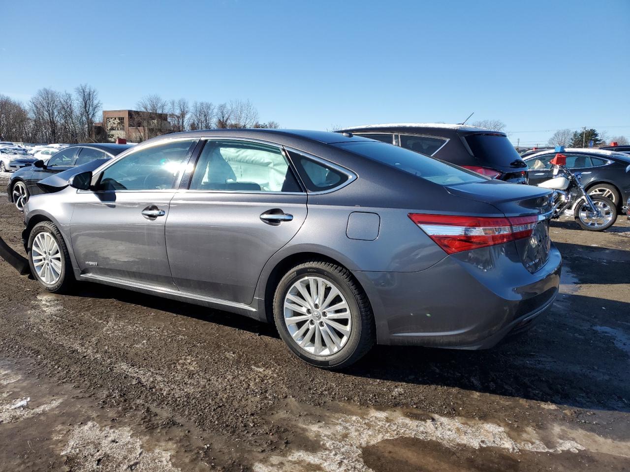 2015 Toyota Avalon - Image 2