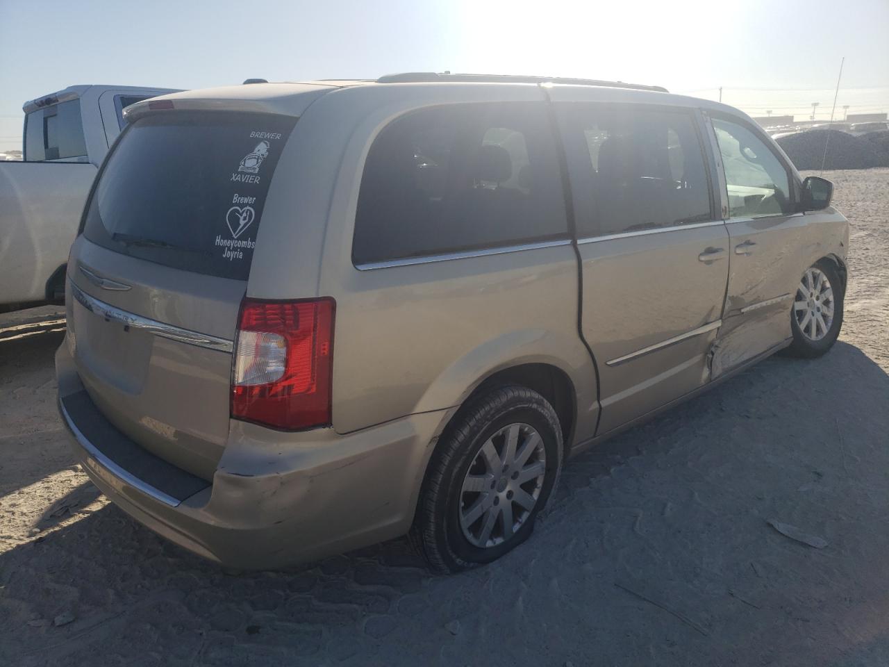 2015 Chrysler Town & Country - Image 3