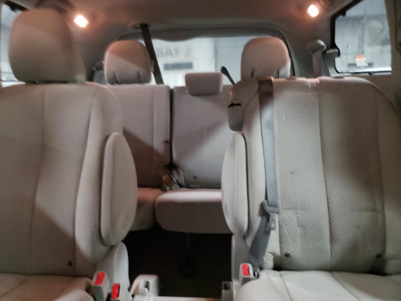 2012 Toyota Sienna - Image 10