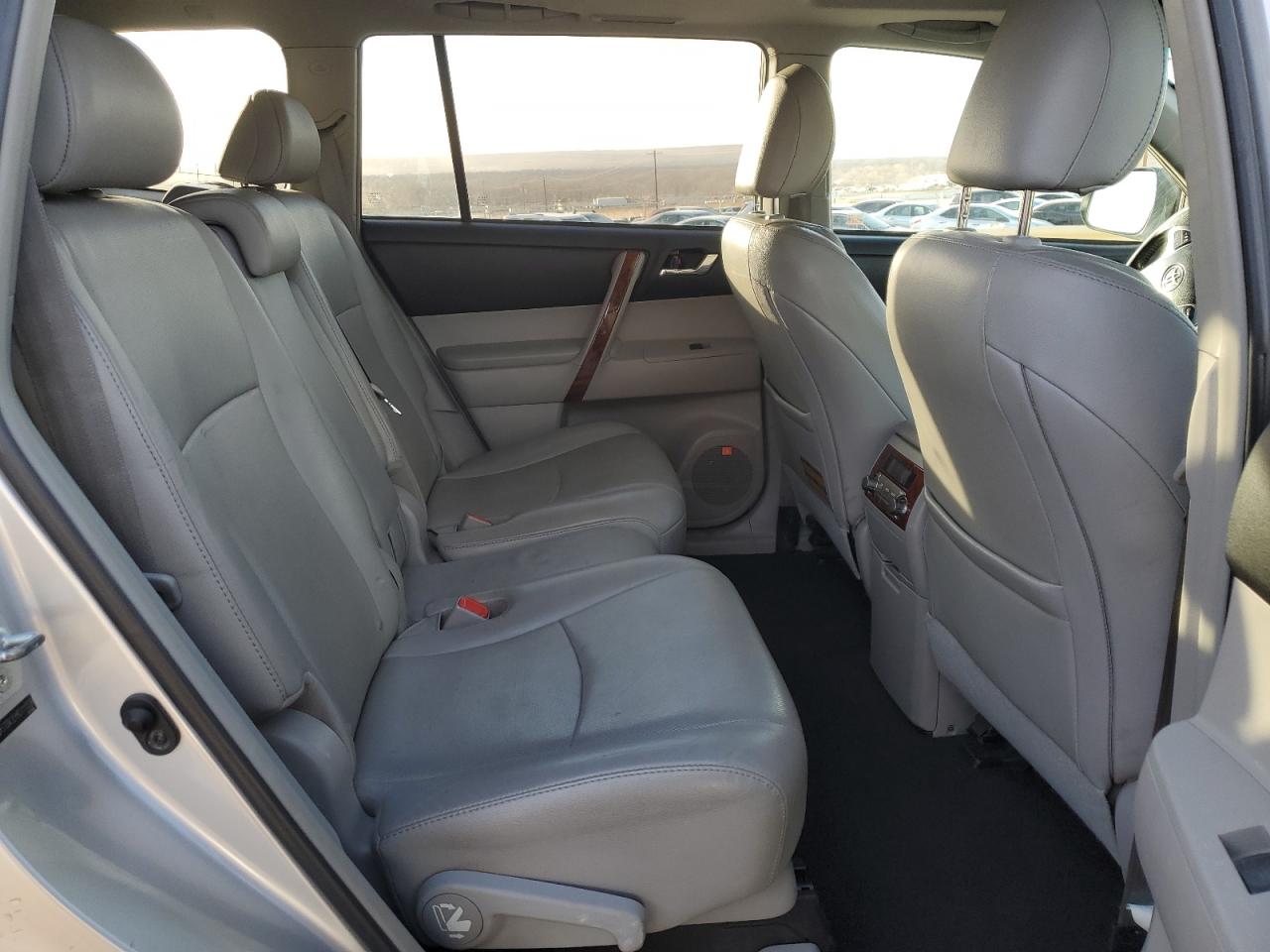 2012 Toyota Highlander - Image 11