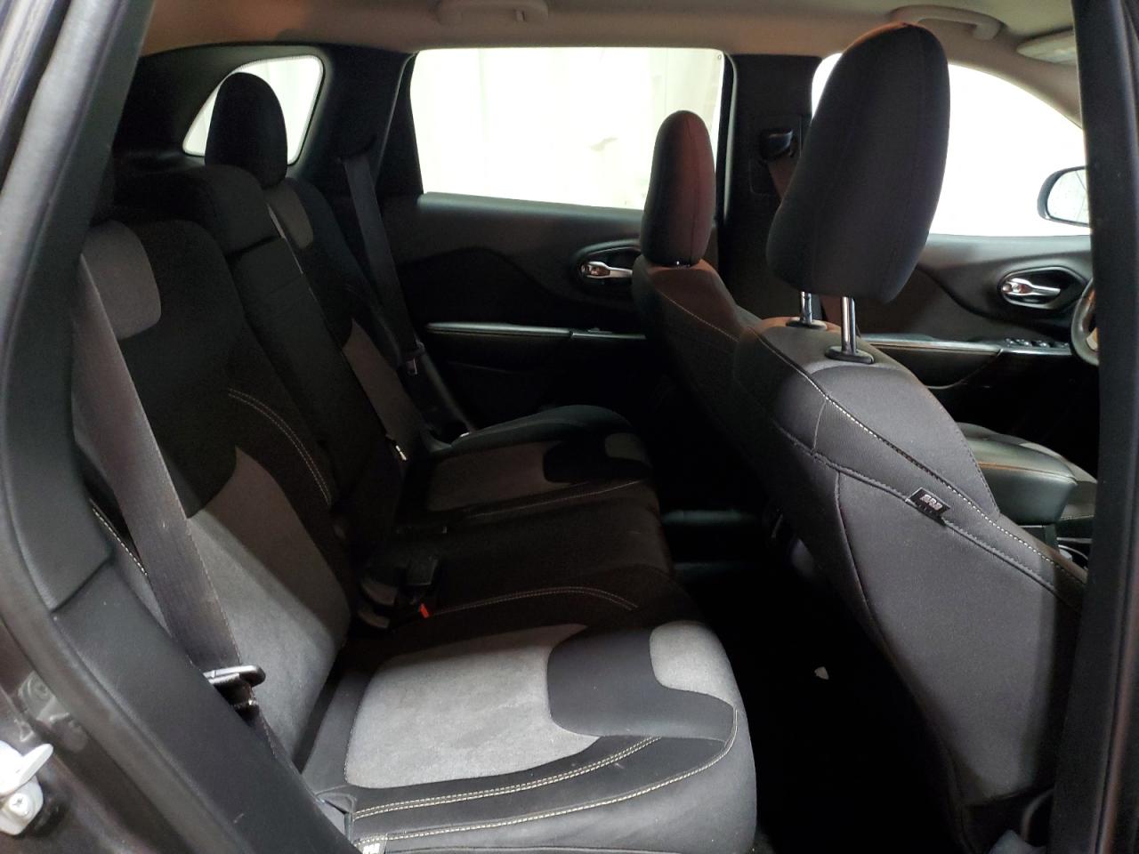 2014 Jeep Grand Cherokee - Image 11