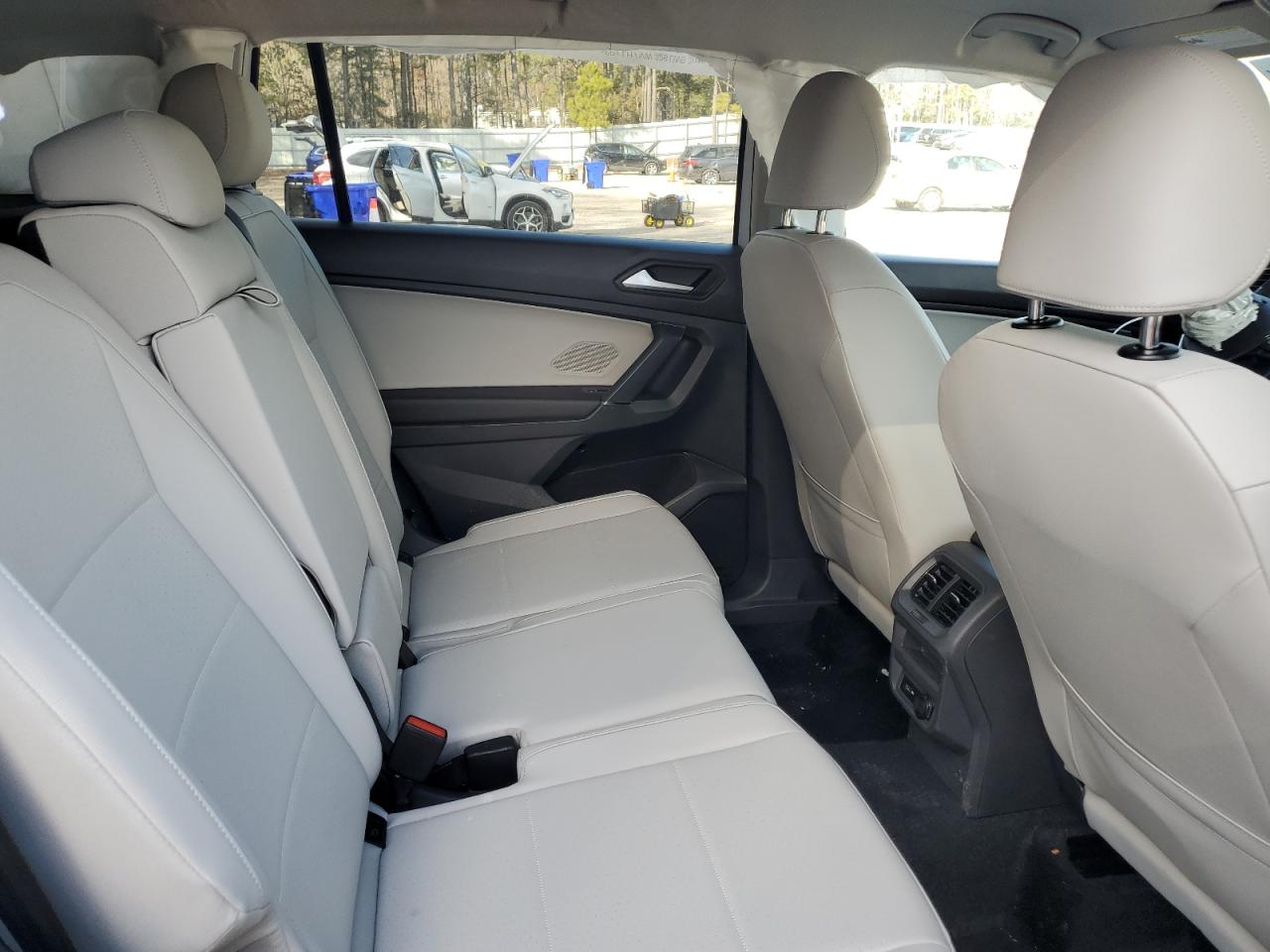 2020 Volkswagen Tiguan - Image 11