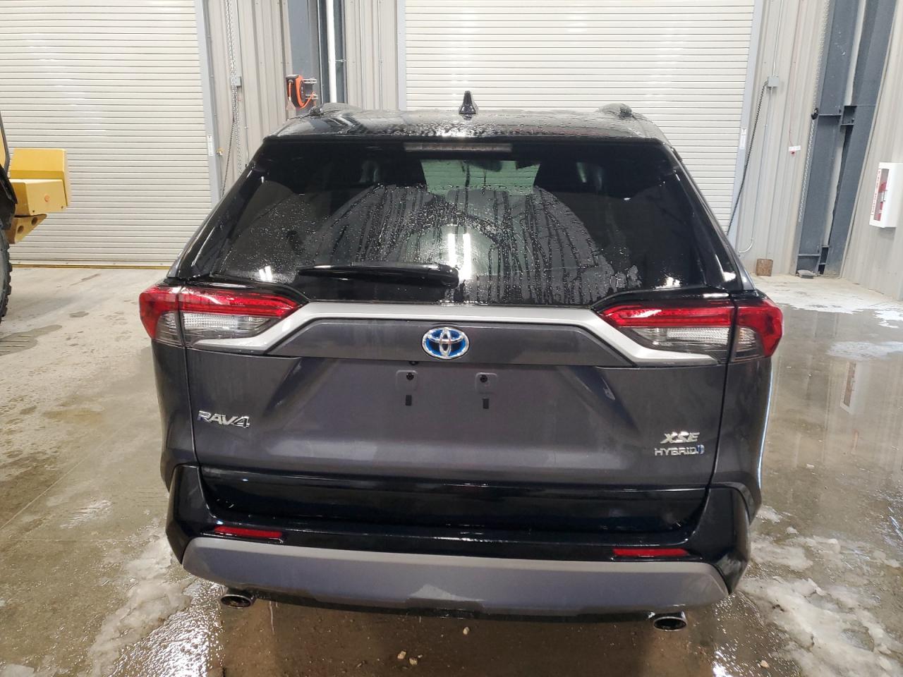 2022 Toyota RAV 4 - Image 6