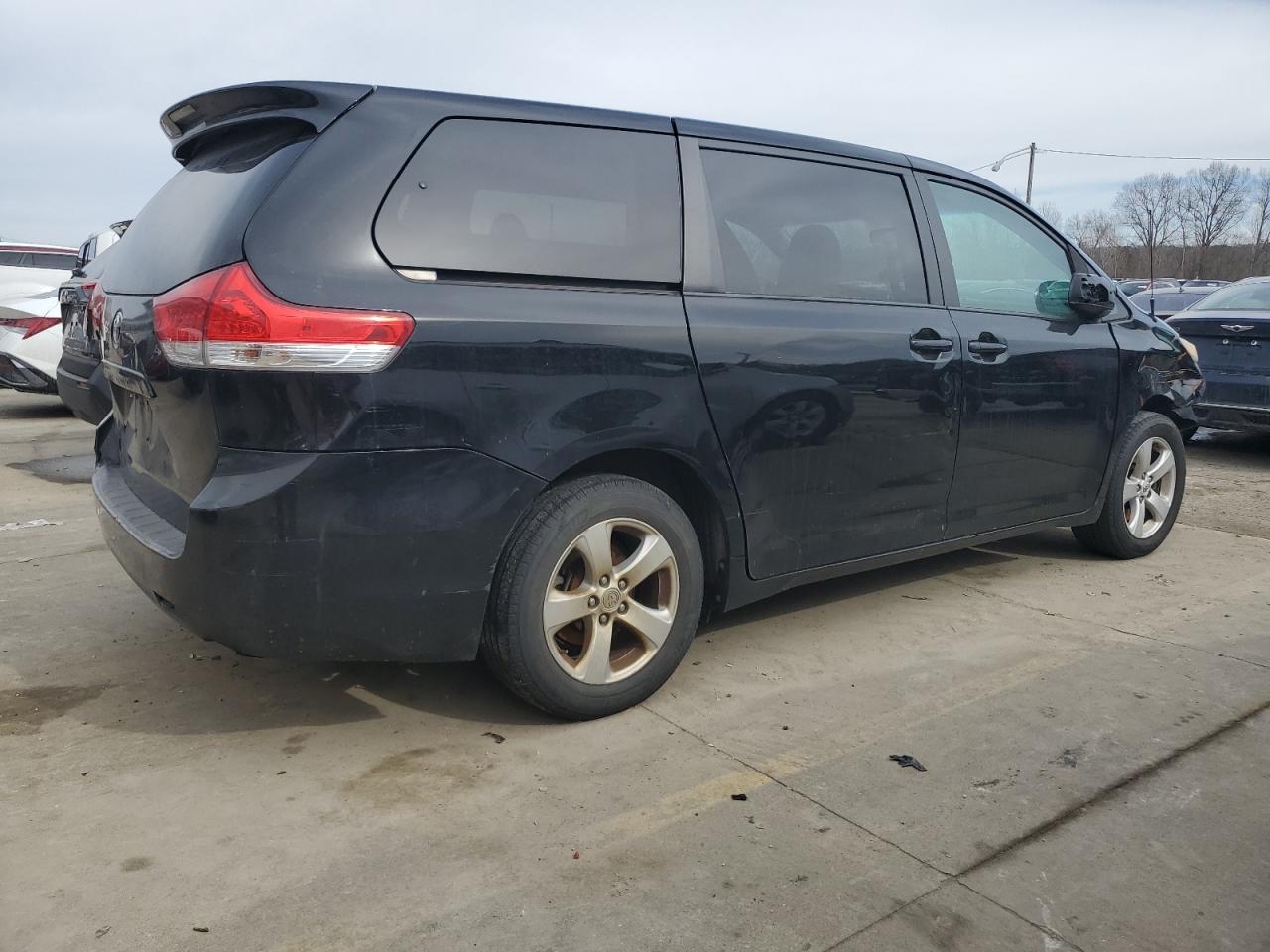 2012 Toyota Sienna - Image 3