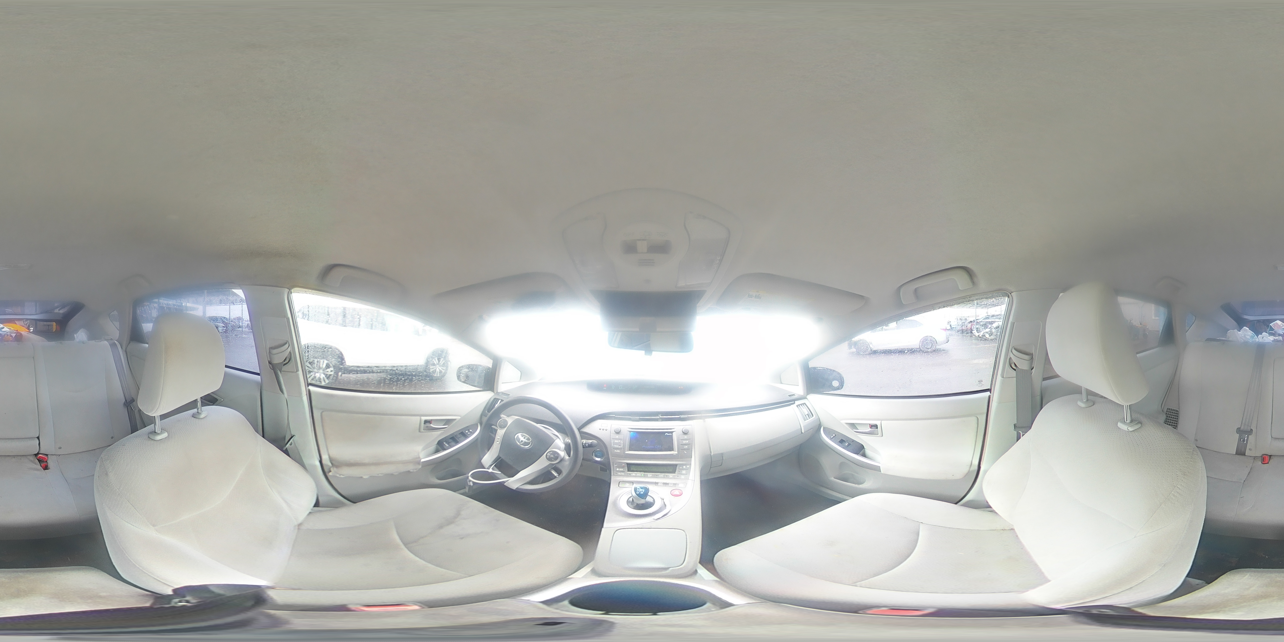 2015 Toyota Prius - Image 12