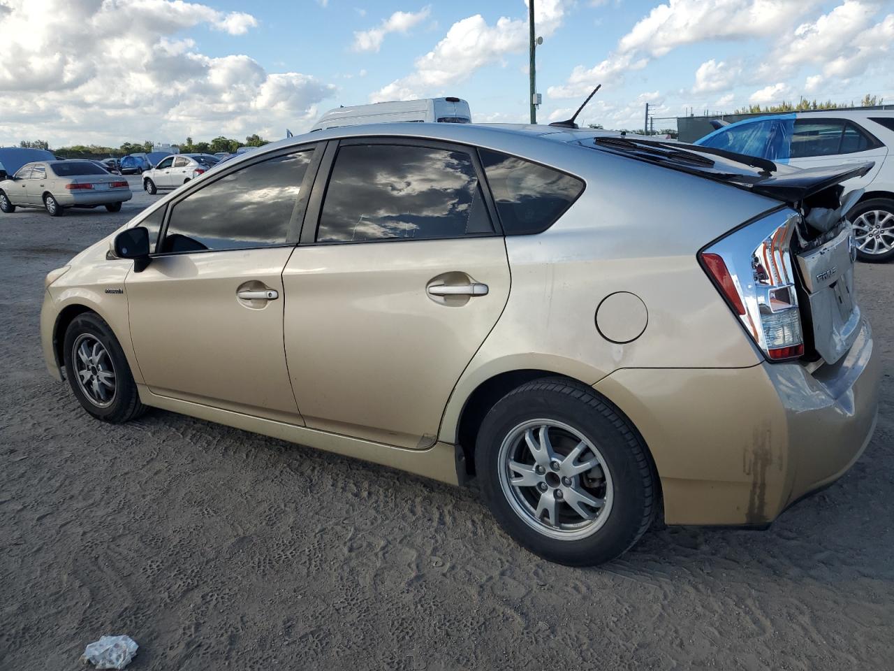 2011 Toyota Prius - Image 2