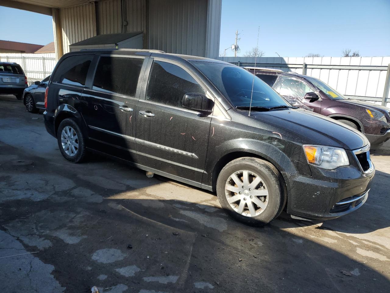 2015 Chrysler Town & Country - Image 4