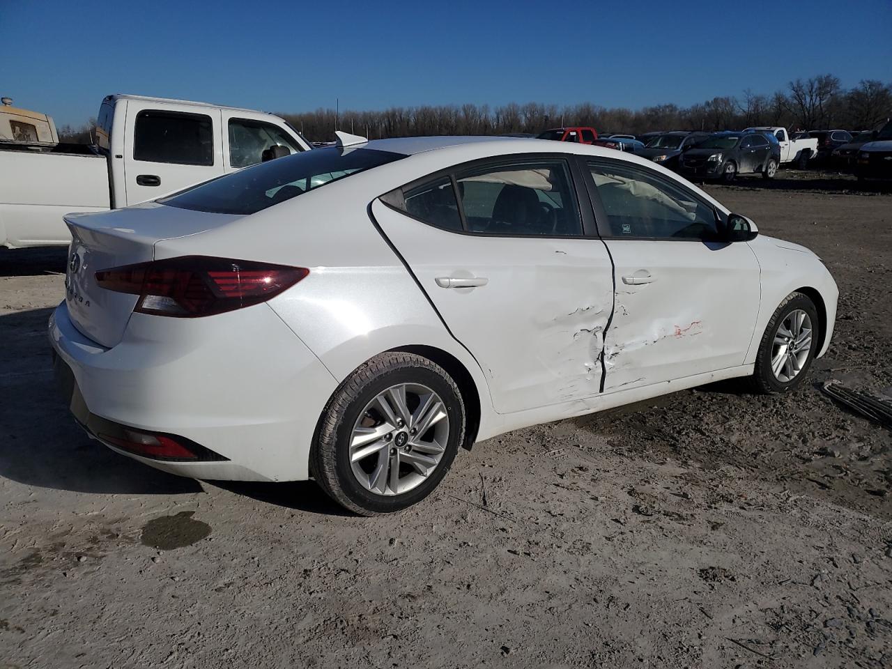2020 Hyundai Elantra - Image 3