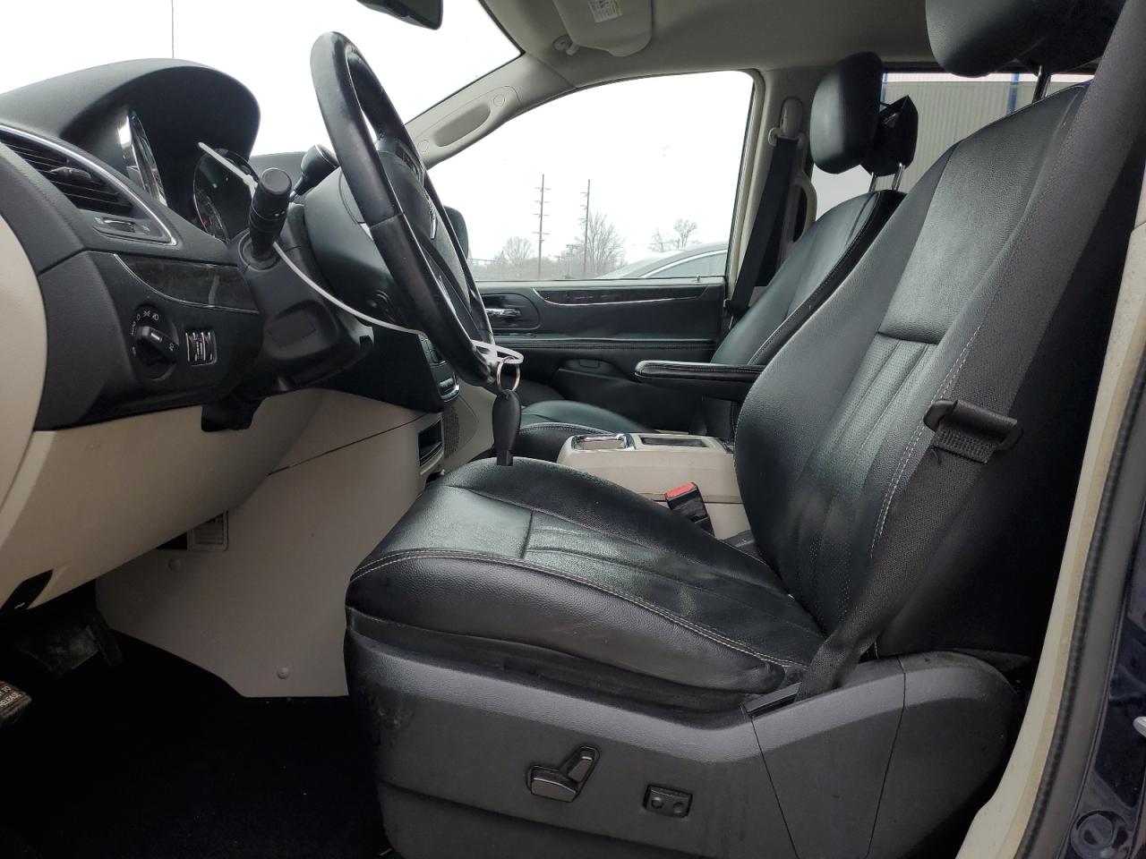 2012 Chrysler Town & Country - Image 7