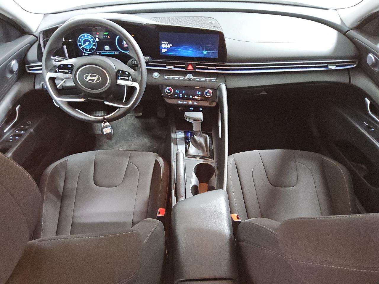 2024 Hyundai Elantra - Image 8