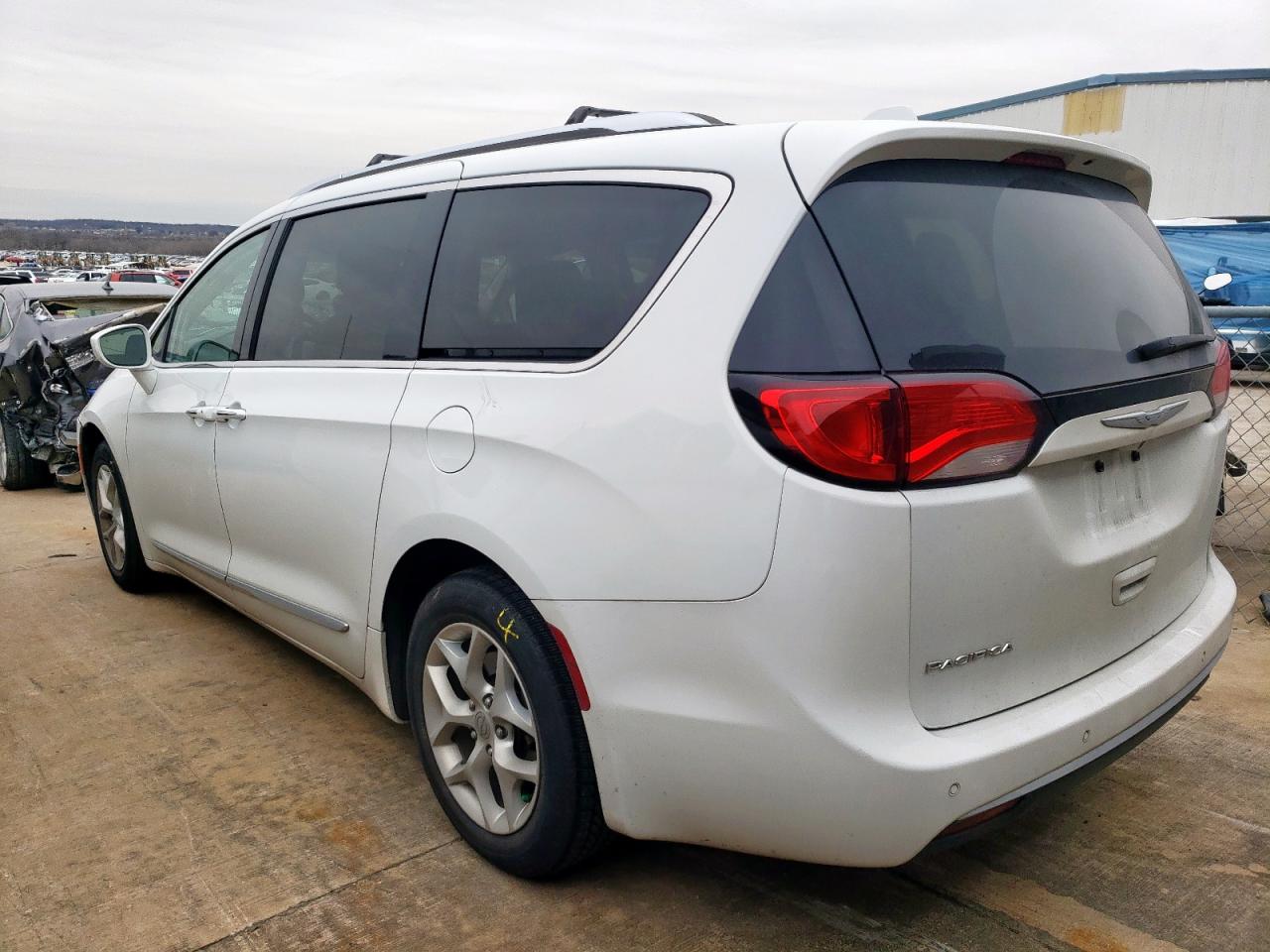 2017 Chrysler Pacifica - Image 2