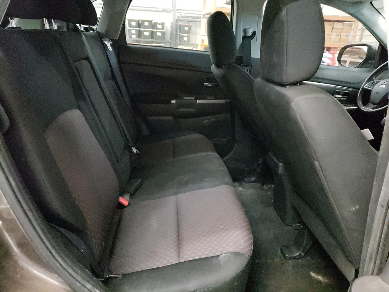 2019 Mitsubishi Outlander - Image 11