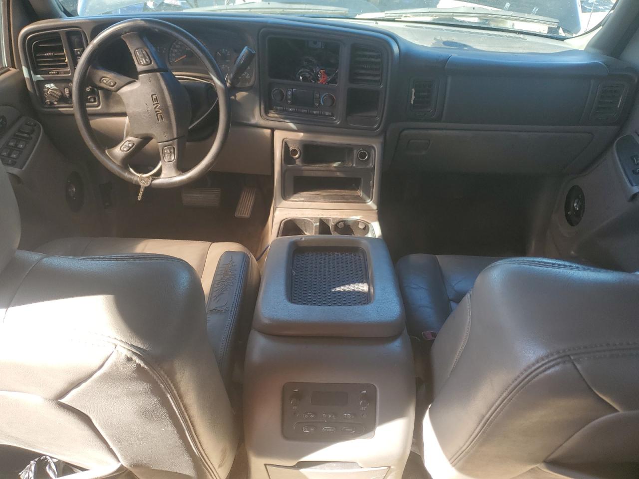 2005 GMC Yukon - Image 8