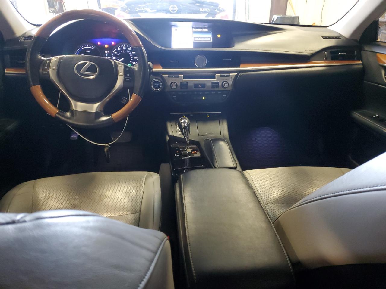 2014 Lexus ES - Image 8