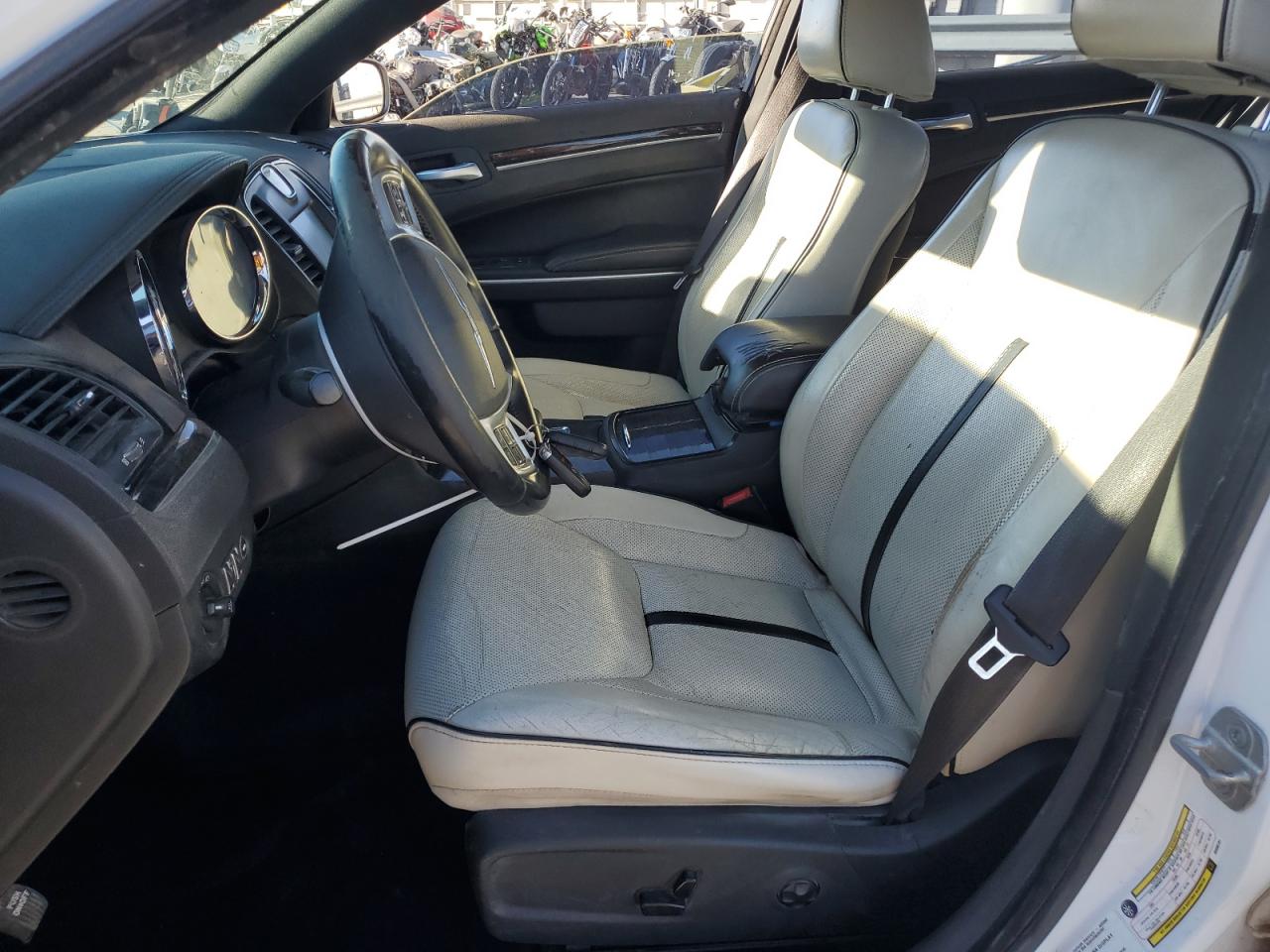 2013 Chrysler 300 - Image 7
