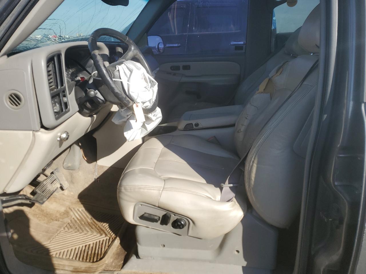 2002 Chevrolet Suburban - Image 7