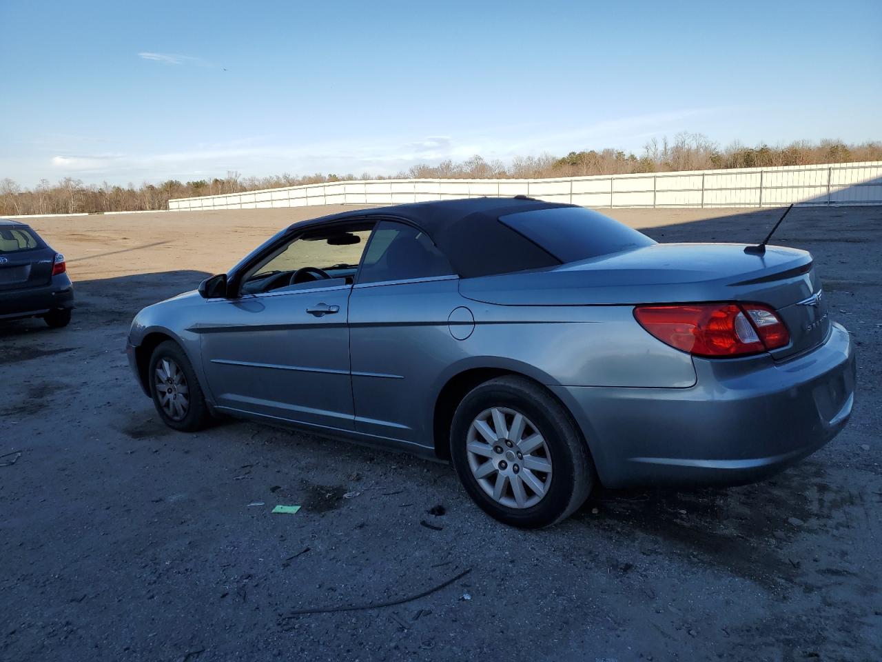 2008 Chrysler Sebring - Image 2