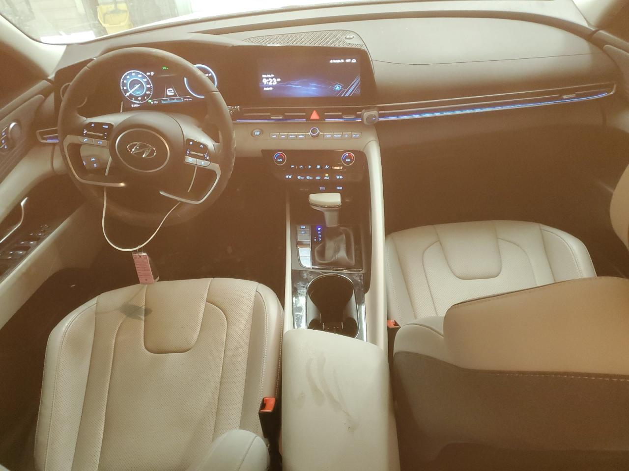 2023 Hyundai Elantra - Image 8