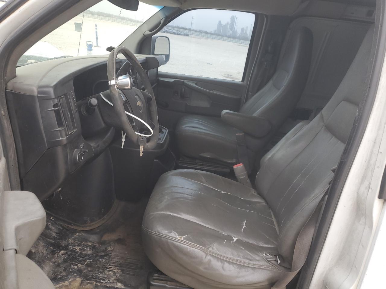 2011 Chevrolet Express - Image 7