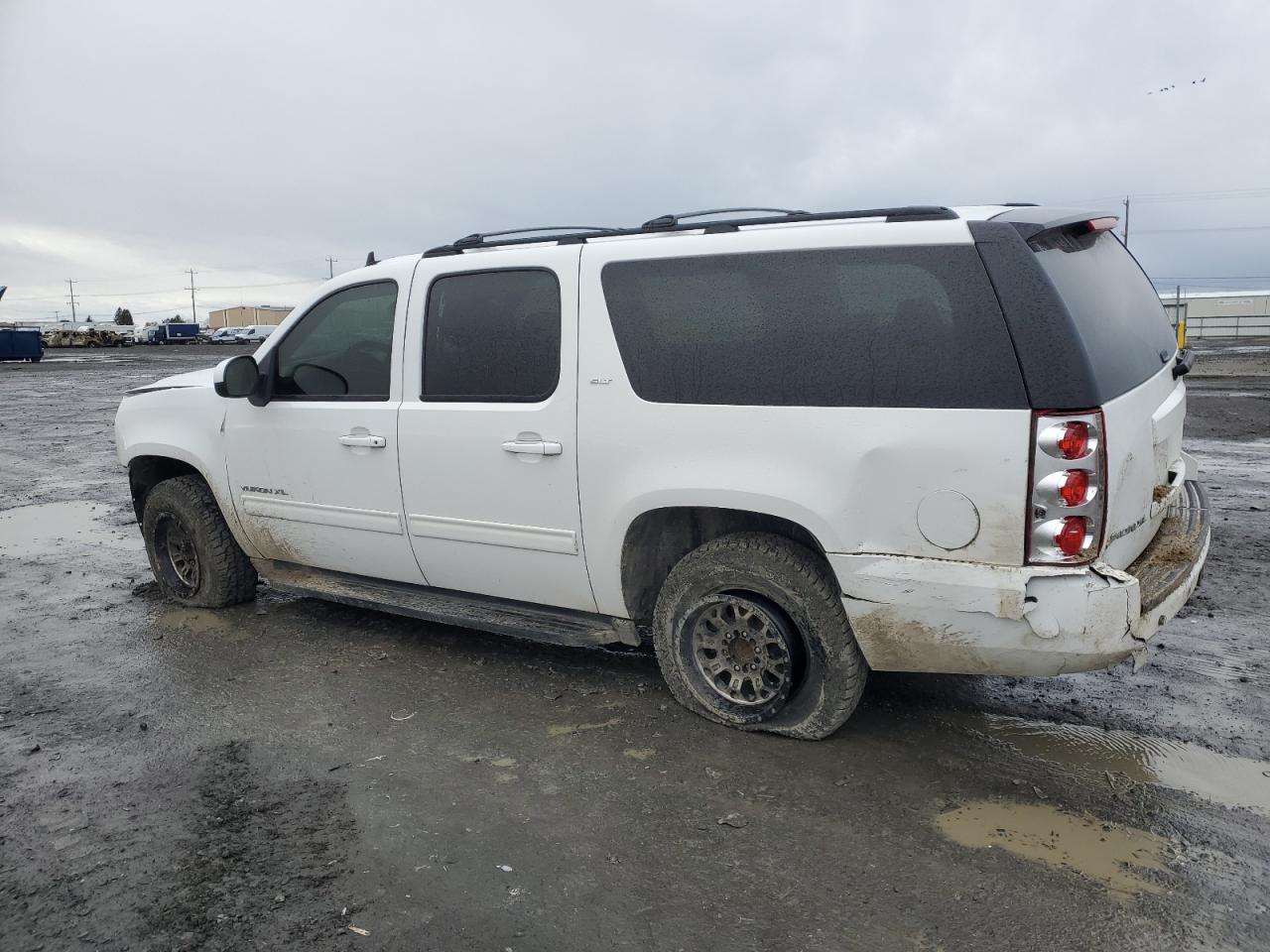2013 GMC Yukon - Image 2