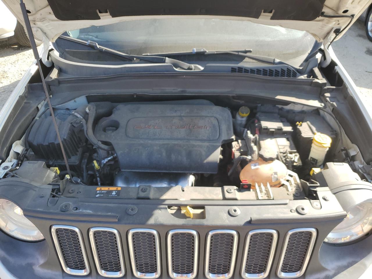 2015 Jeep Renegade - Image 12