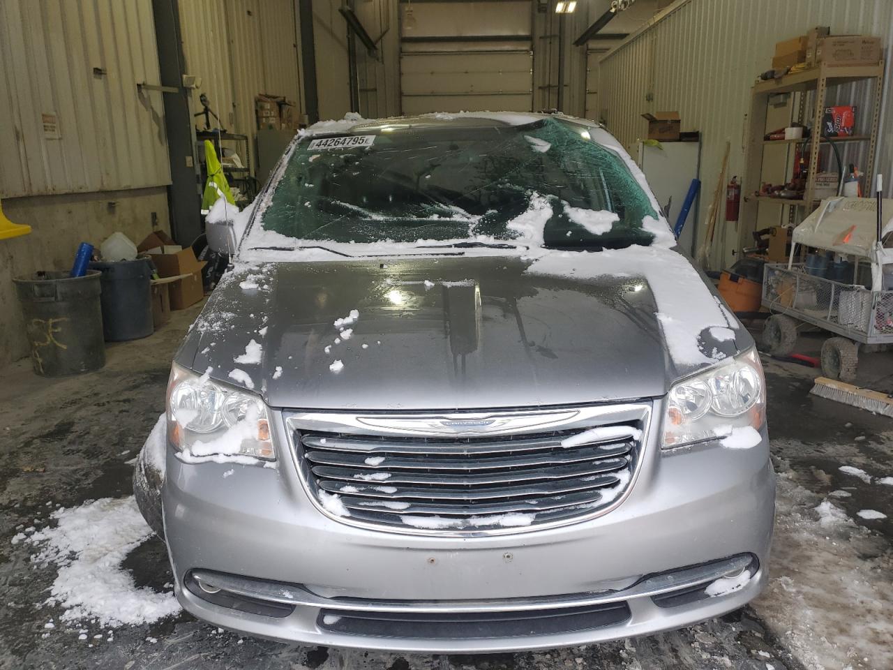 2016 Chrysler Town & Country - Image 5
