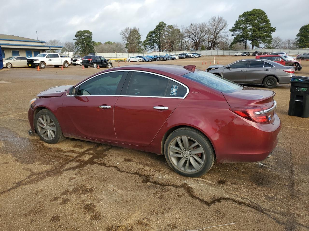 2016 Buick Regal - Image 2