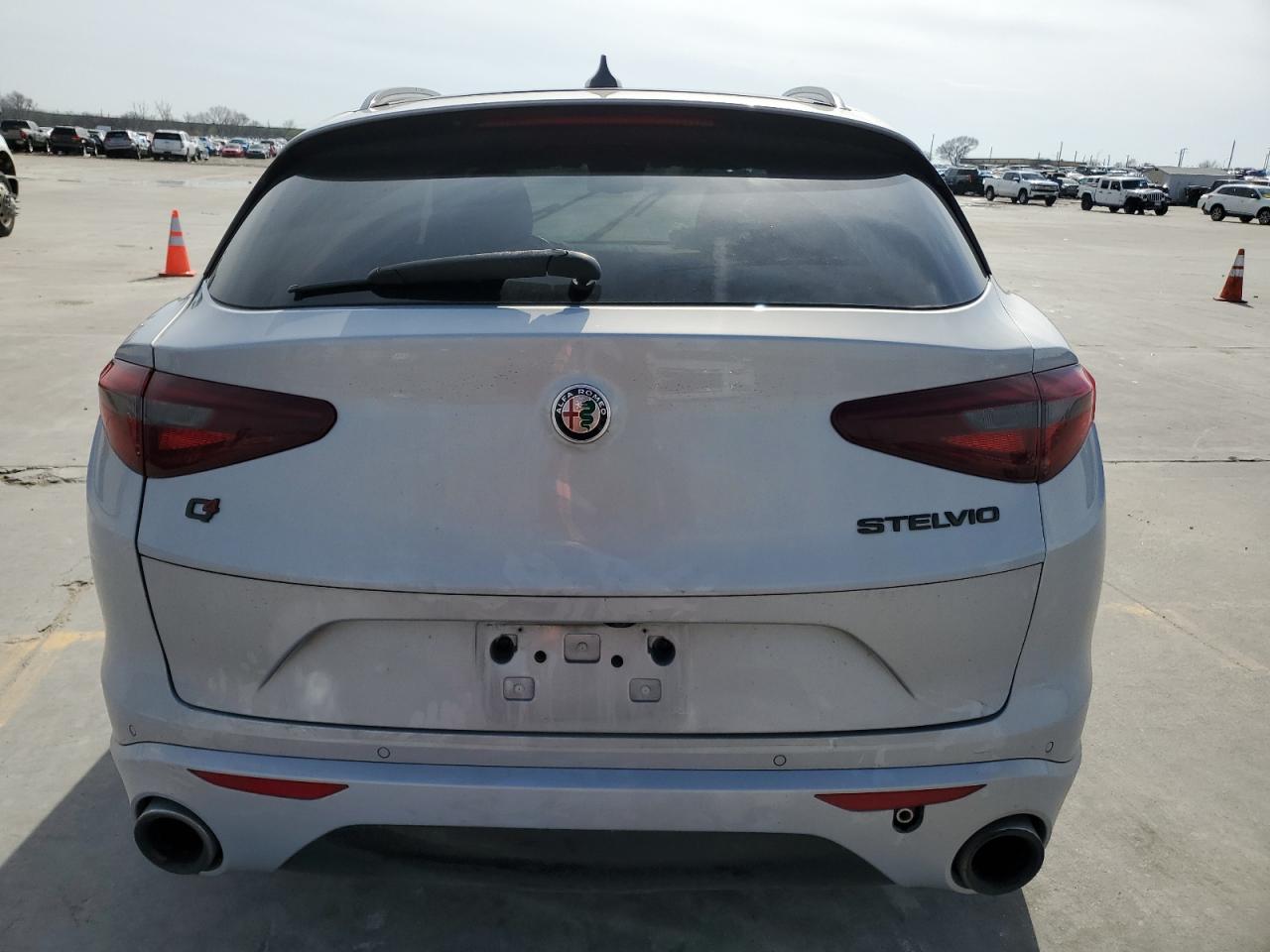 2021 Alfa Romeo Stelvio - Image 6