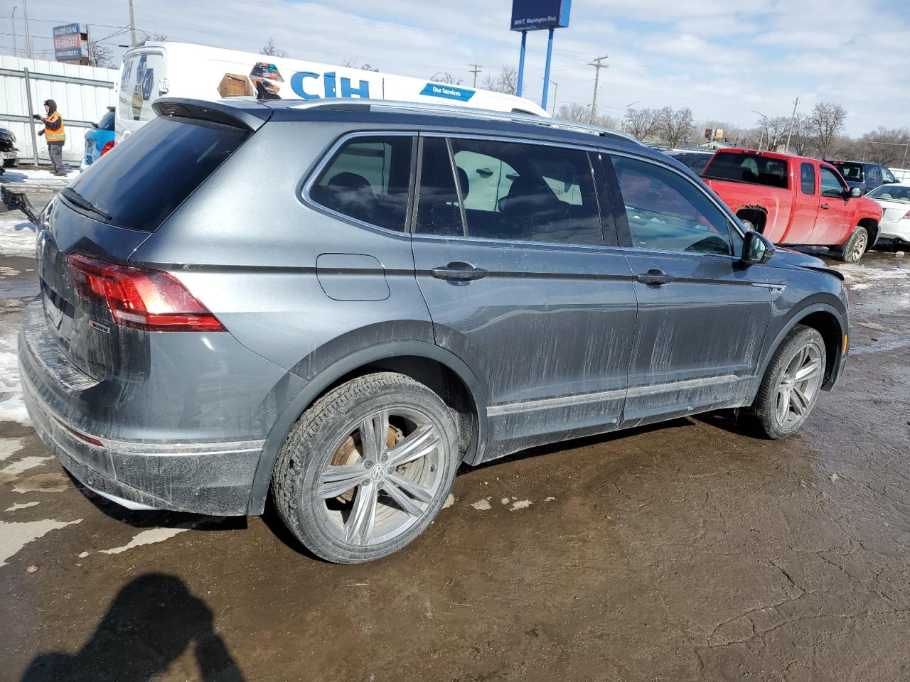 2019 Volkswagen Tiguan - Image 3