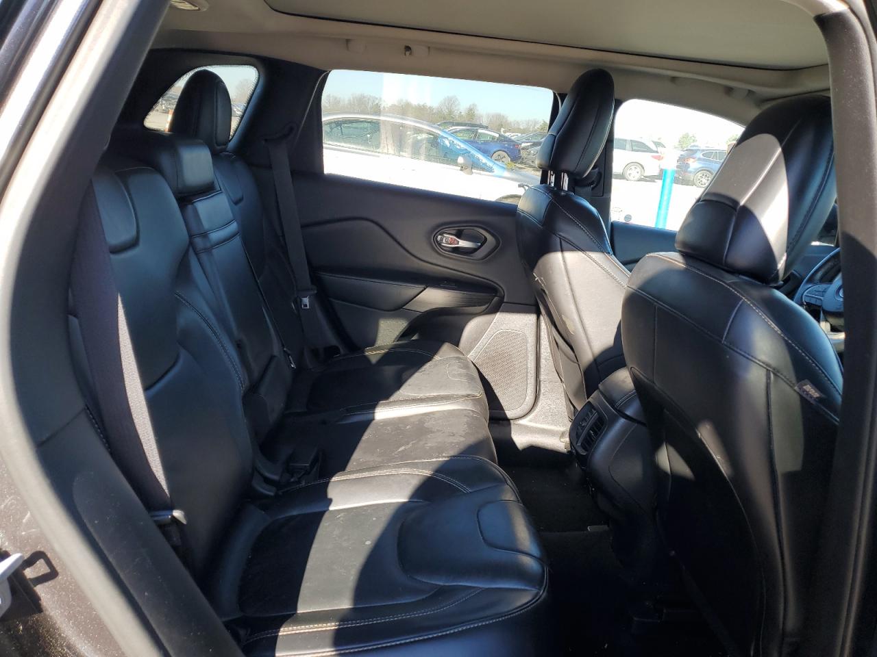 2015 Jeep Grand Cherokee - Image 11