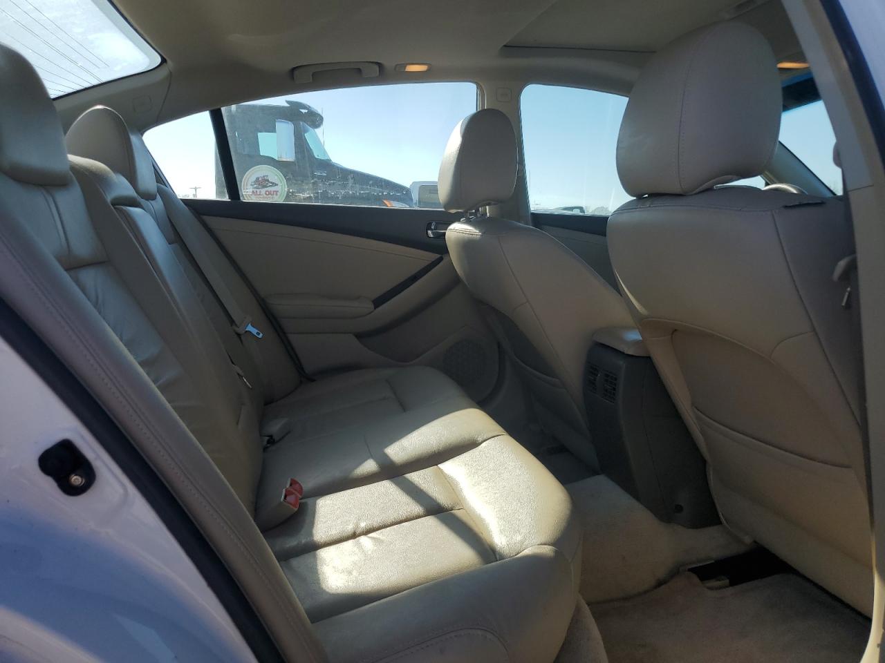2011 Nissan Altima - Image 10