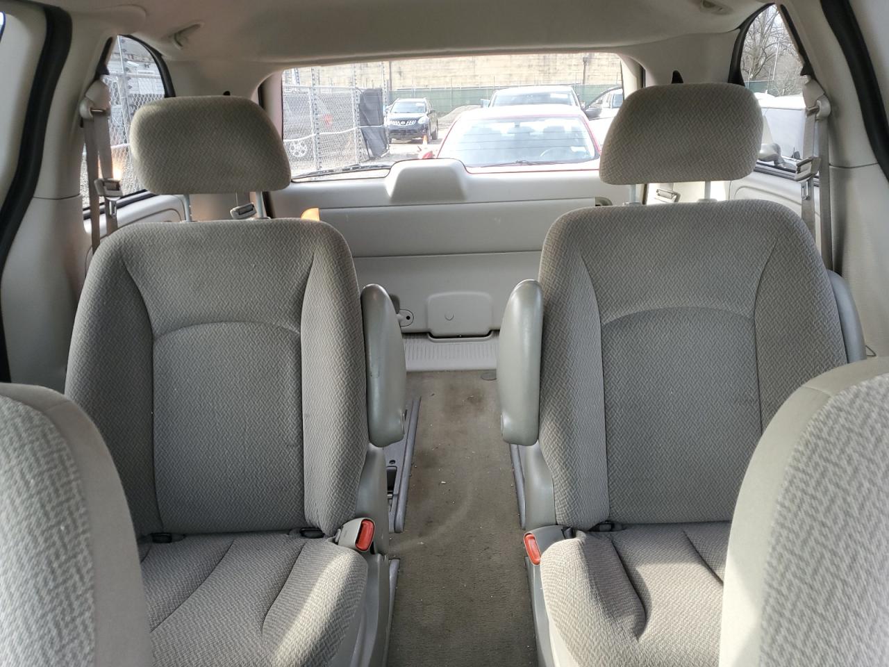 2006 Dodge Caravan - Image 10