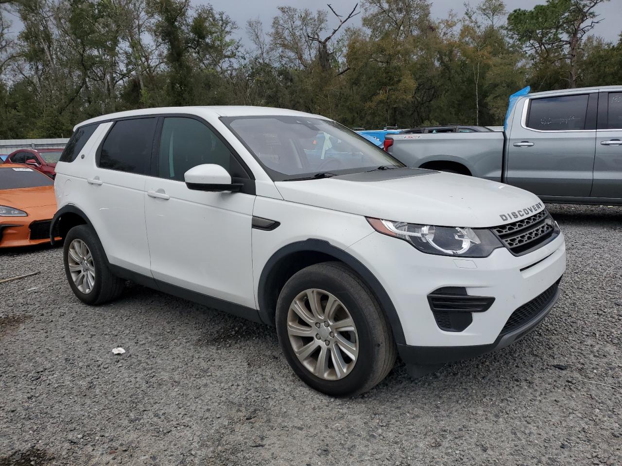 2017 Land Rover Discovery - Image 4
