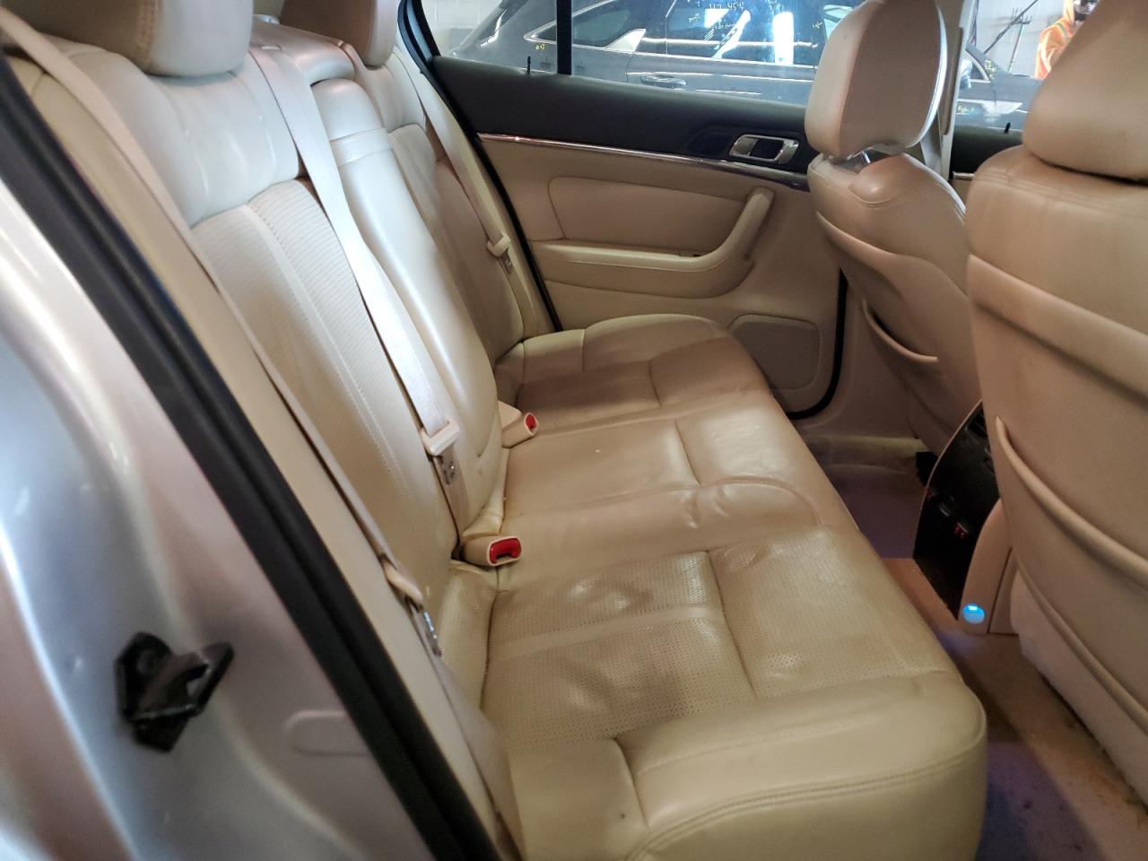2010 Lincoln MKS - Image 10