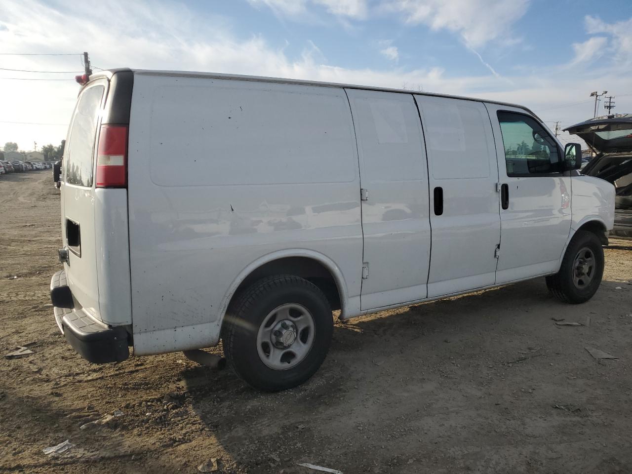 2008 Chevrolet Express - Image 3